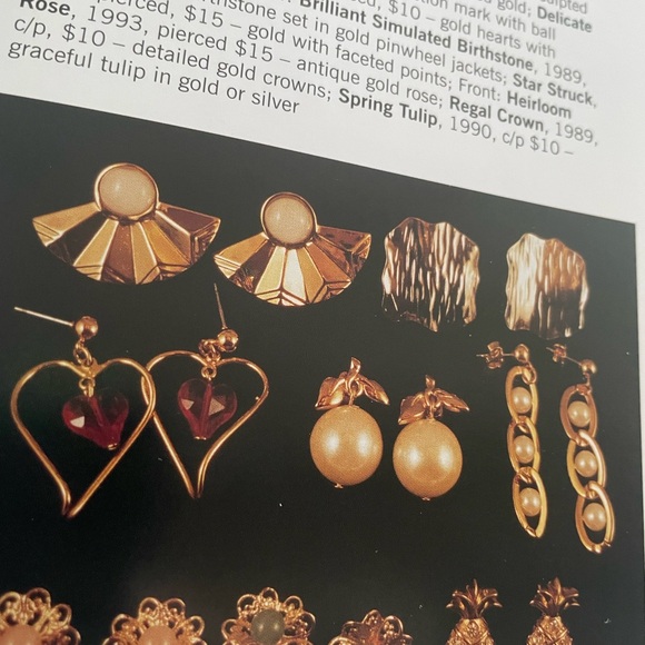 Textured silver tone pierced post earrings - Picture 4 of 5